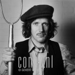 15-12-1982 Normaal in de achterhoek Photo: Govert de Roos/Connu

[keywords]liggend, boek, glimlachend[/keywords]